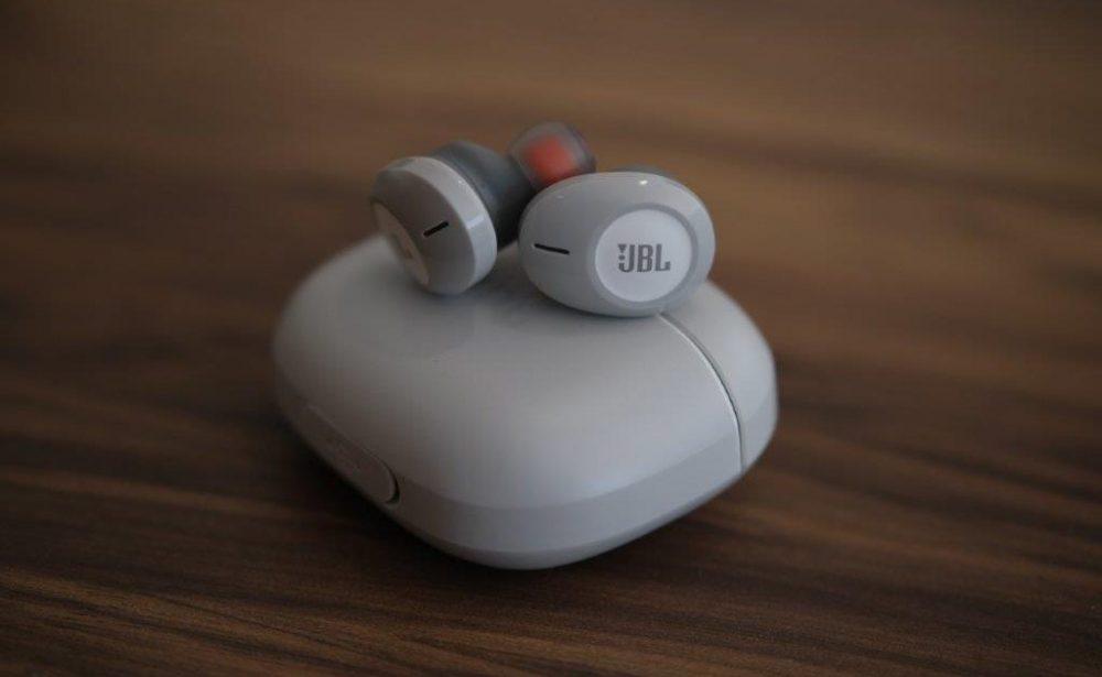 Елегантні навушники JBL Tune 120TWS