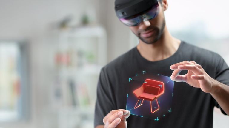 Microsoft випускає гарнітуру змішаної реальності HoloLens 2