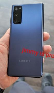 Samsung Galaxy S20 FE показали на живих зображеннях
