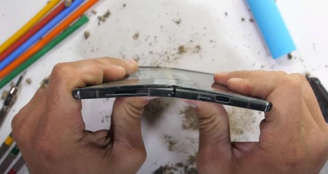 Смартфон Galaxy Z Fold 2 пройшов тест на міцність