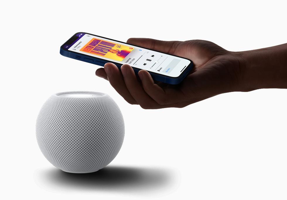 Apple відкрила передзамовлення на розумну колонку HomePod mini