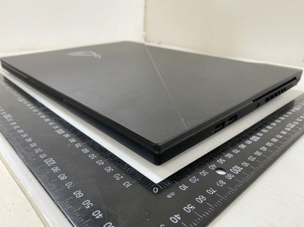 Asus розробляє дорогий ноутбук з двома екранами
