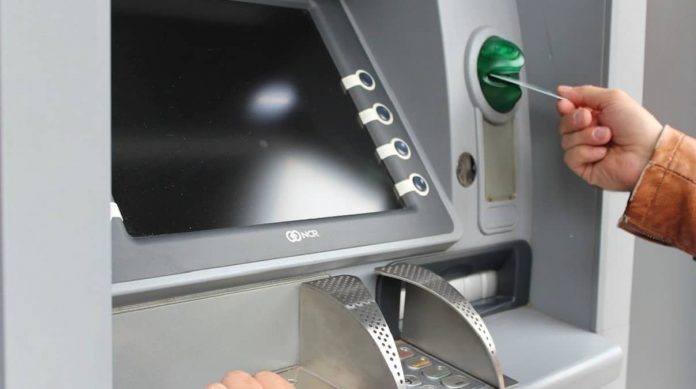 НБУ надали рекомендації, як вберегти себе та свої кошти від скімінгу