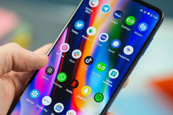 Названо 5 типів додатків, які краще видалити з Android - смартфона