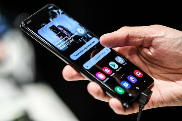 Названо способи, якими користувачів змушують купляти нові смартфони дуже часто