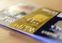 Українцям розповіли про доцільність користування розрекламованими кредитними картками