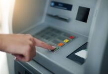 Названо алгоритм дій, якщо банкомат не віддає банківську картку ПриватБанку