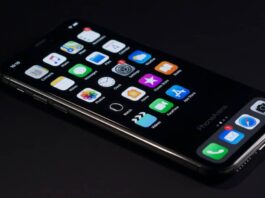 Розповідаємо, як увімкнути темний режим, торкнувшись задньої панелі iPhone