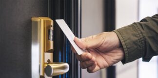 Електронний чи цифровий замок: який вибрати для свого будинку?